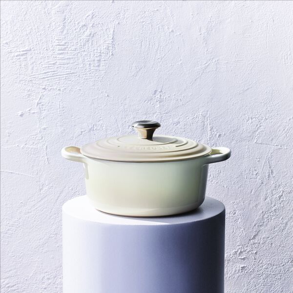 Signature gjutj&auml;rn rund gryta &Oslash; 26 cm, meringue, Le Creuset