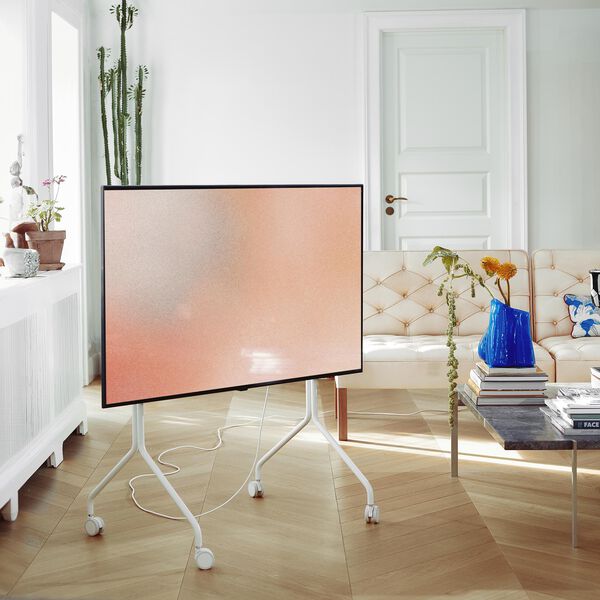 Moon Rollin', pearl, Pedestal