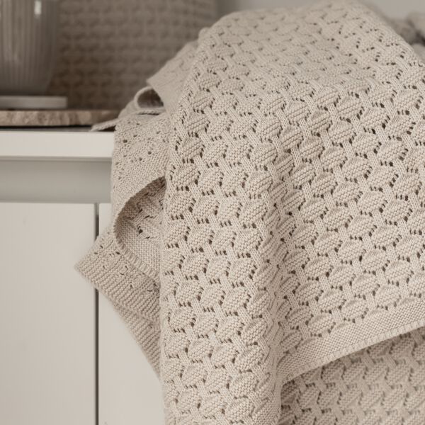 Stickad Pläd Mauntain, beige melange, By LOHN