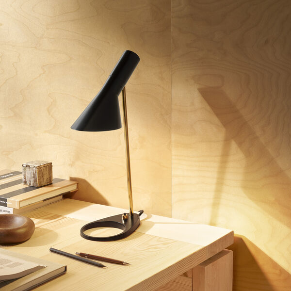 AJ Mini Bordslampa, brass/black, Louis Poulsen