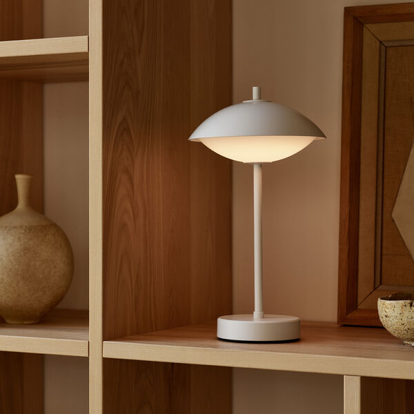 Clam&trade; Portable Lamp, white, Fritz Hansen