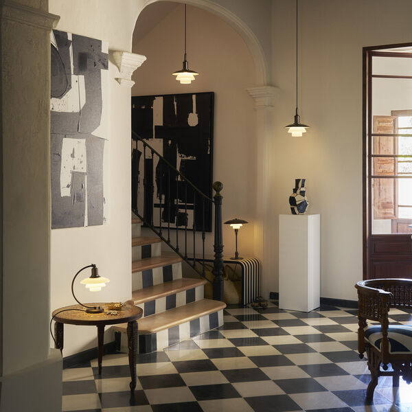 PH 2/2 Luna bordslampa, aged brass/opal glass, Louis Poulsen