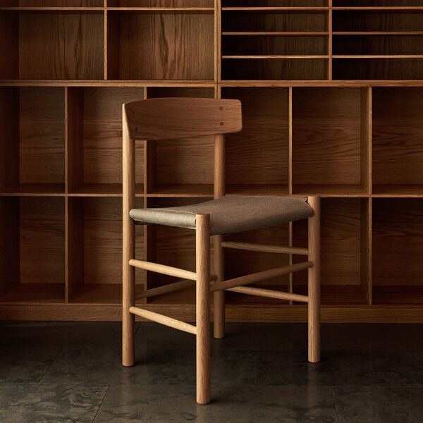 J39 Mogensen Chair with Seat Upholstery, light oiled oak/natural canvas J39 Mogensen Chair with Seat Upholstery, light oiled oak/natural canvas, Fredericia Furniture