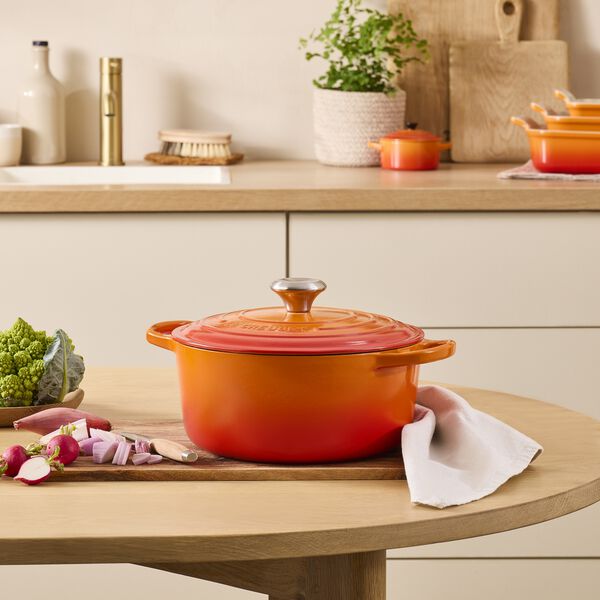 Signature gjutj&auml;rn rund gryta &Oslash; 26 cm, volcanic, Le Creuset