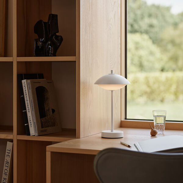 Clam&trade; Portable Lamp, white, Fritz Hansen