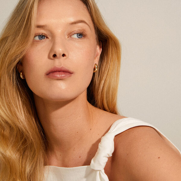 MINE Chunky Huggie Hoops, guldpl&auml;terat, Pilgrim