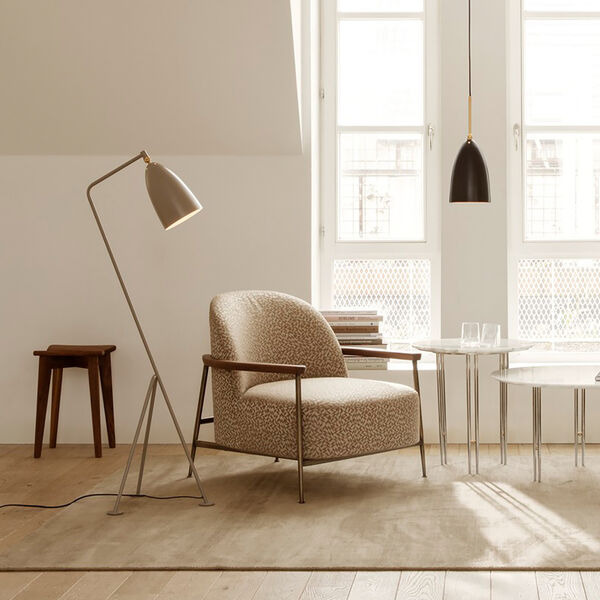 Gräshoppa golvlampa, varm grå Gräshoppa golvlampa, varm grå, GUBI