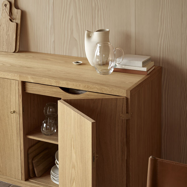 BM0057 Cabinet, oljad ek, Carl Hansen & S&oslash;n