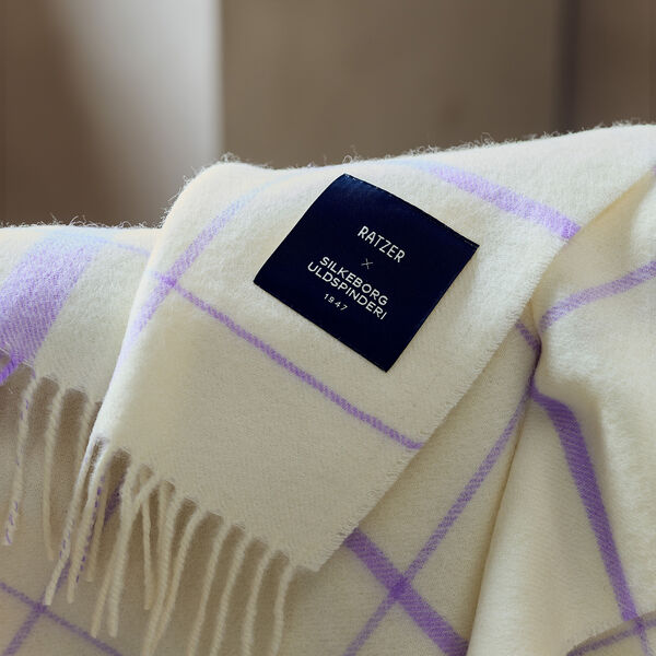 Warp and Weft Throw, 02106 vibrant - raw white/lilac, Silkeborg Uldspinderi