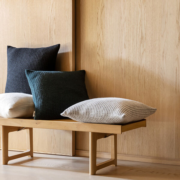 VEGA Cushion, dark green, Røros Tweed