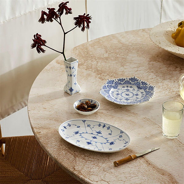 Blue Fluted Full Lace tallrik med genomsk&auml;rningskant &Oslash; 21 cm, Royal Copenhagen