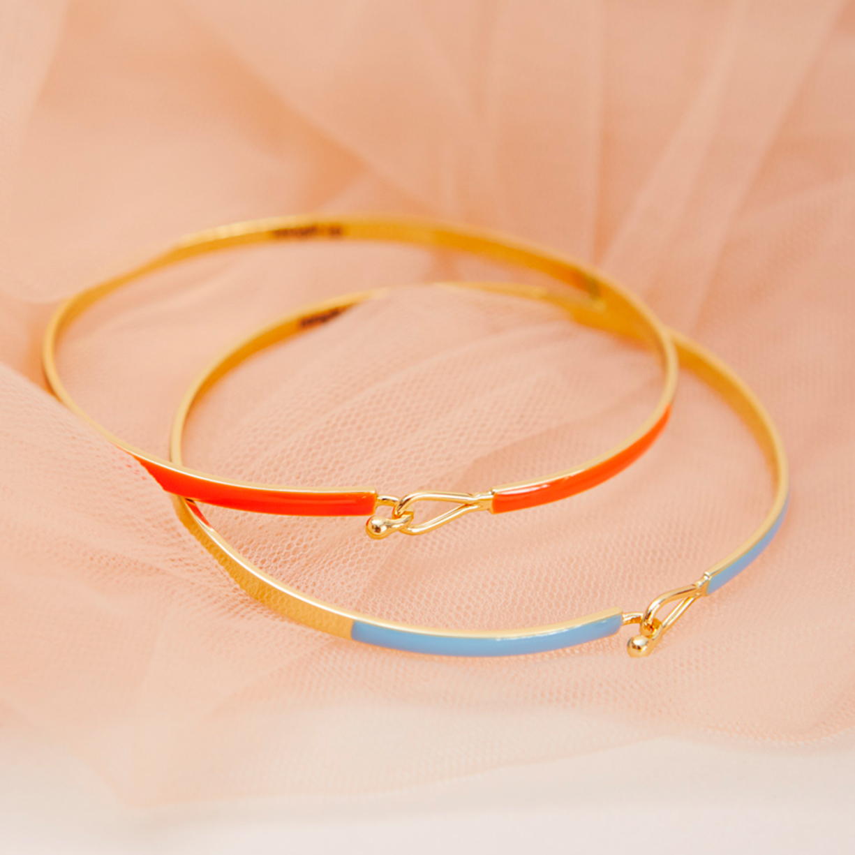 Bangle up armband sales